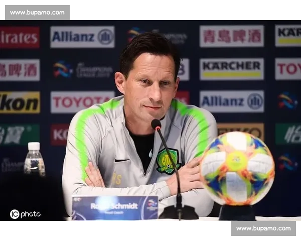 卡里乌斯沙尔克封神后首秀！携田径女神阿丽卡 - 施密特亮相活动