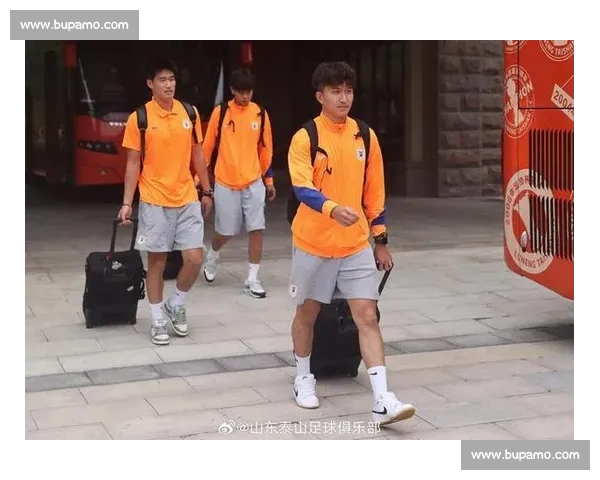 暖心兄弟情!彭啸安抚失球外援 泰山逆境中显团队底色